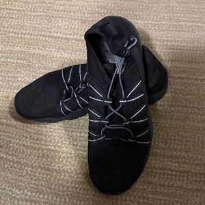 💦Black and Gray Water Shoes with White reflective Accents